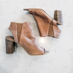 Never worn Steve Madden Nobell ankle booties - 10